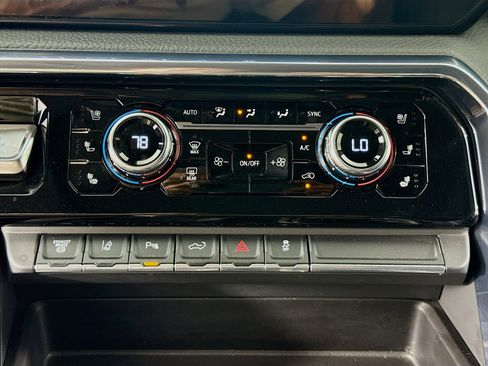 Used 2024 GMC Sierra 3500 Denali w/ Technology Package image 16