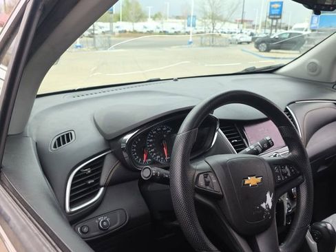 Used 2021 Chevrolet Trax LS w/ Tint and Cruise Package image 9