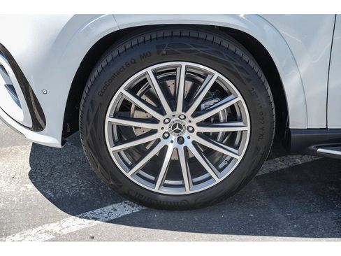 New 2026 Mercedes-Benz GLS 580 4MATIC image 9