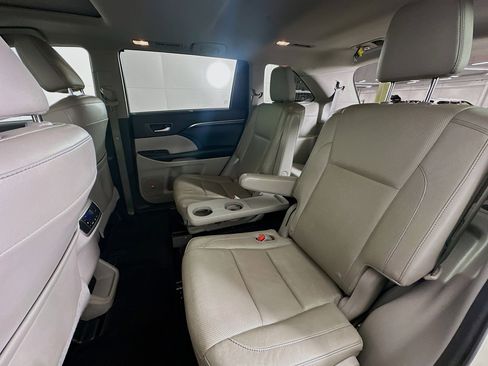 Used 2015 Toyota Highlander Limited AWD/4WD image 28