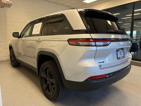 Used 2023 Jeep Grand Cherokee Altitude AWD/4WD image 16