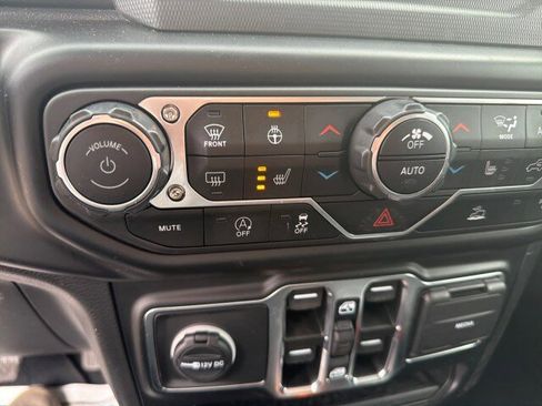 Used 2022 Jeep Wrangler Unlimited Sport image 12