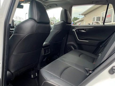 Used 2021 Toyota RAV4 Limited image 10