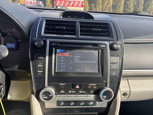 Used 2012 Toyota Camry image 25