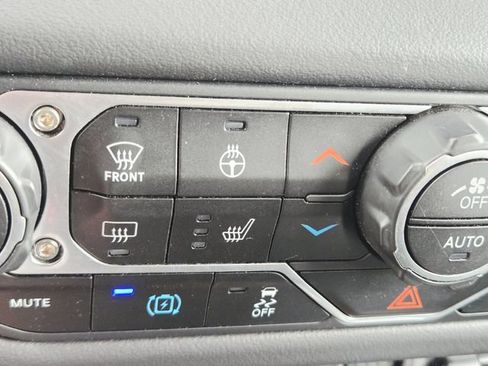 Used 2025 Jeep Wrangler Unlimited Sahara w/ Safety Group AWD/4WD image 30