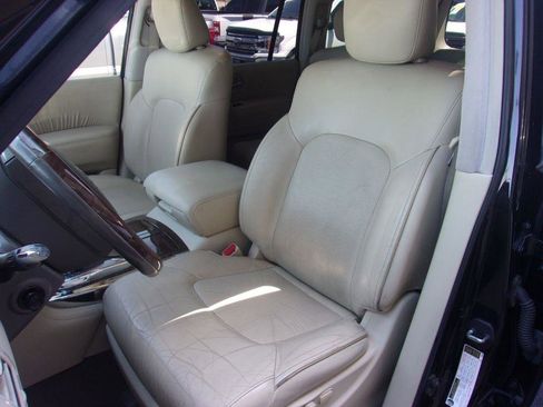 Used 2017 INFINITI QX80 4WD w/ Driver Assistance Package image 9
