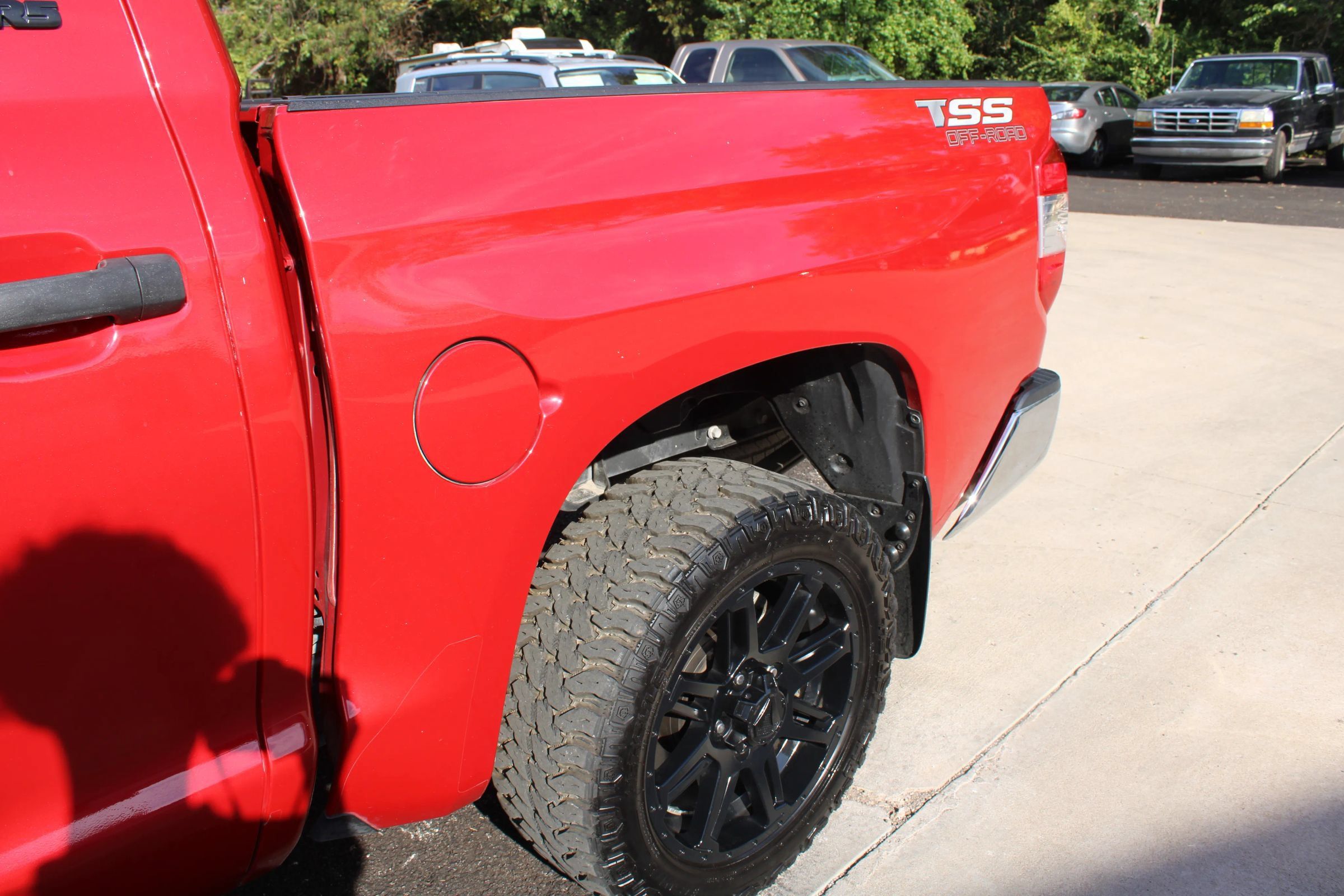Used 2020 Toyota Tundra SR5 w/ SR5 Leather Package AWD/4WD image 4