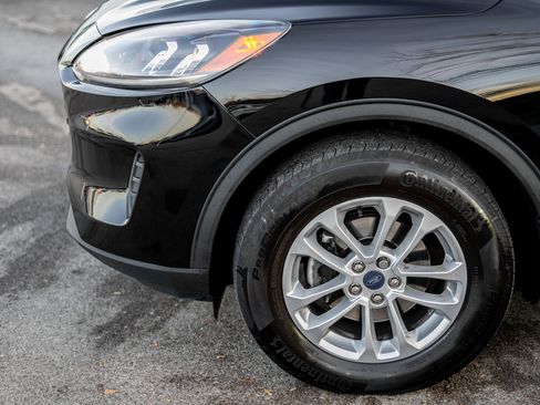 Certified 2022 Ford Escape SE w/ Cold Weather Package image 9