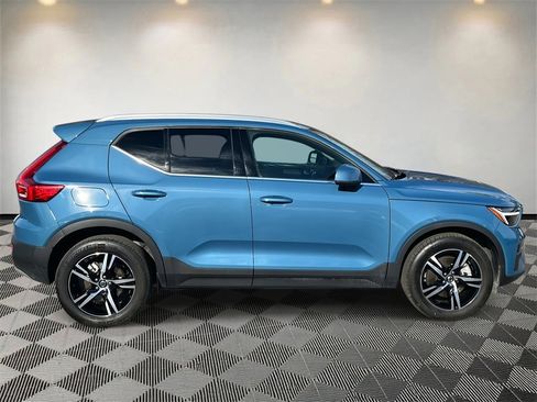 Used 2025 Volvo XC40 B5 Core w/ Climate Package image 2