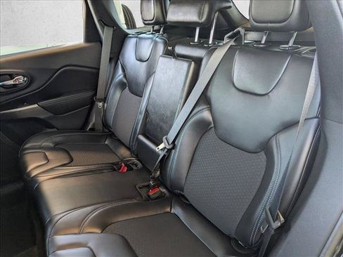 Used 2020 Jeep Cherokee Latitude Plus FWD image 19