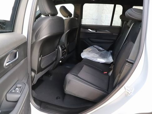 New 2025 Jeep Grand Cherokee 4WD image 12