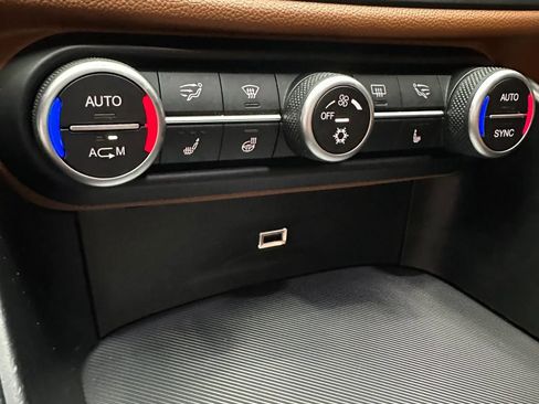Used 2017 Alfa Romeo Giulia Ti w/ TI 19" Sport Package RWD image 24