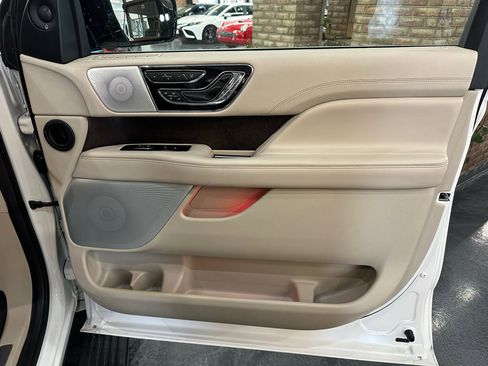 Used 2021 Lincoln Navigator L Reserve w/ Luxury Package image 11