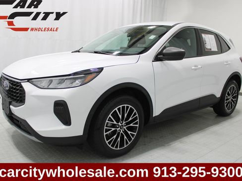 Used 2023 Ford Escape Active AWD/4WD image 1