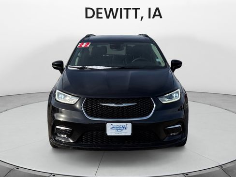 Used 2022 Chrysler Pacifica Touring-L image 8