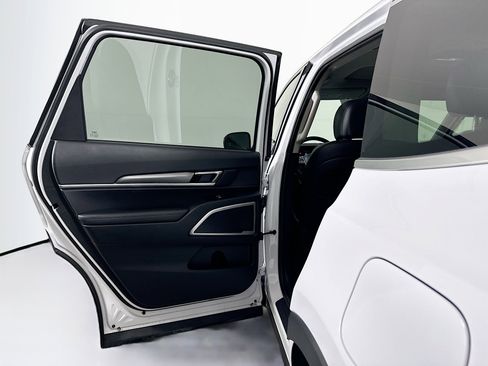 Used 2025 Kia Telluride S FWD image 27