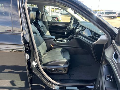 Used 2023 Jeep Grand Cherokee 4WD 4xe image 33