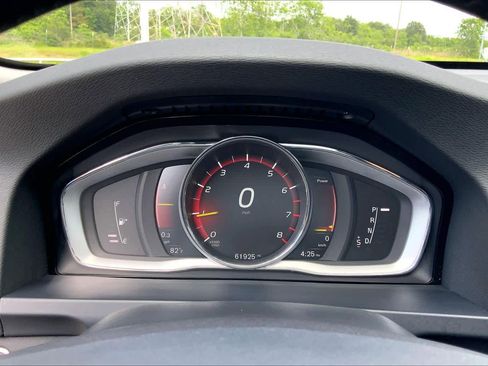 Used 2017 Volvo V60 T5 Cross Country AWD/4WD image 23