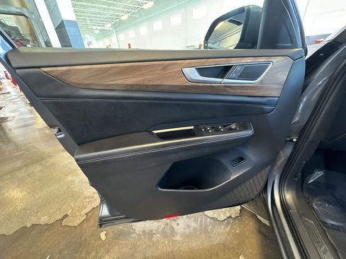 Used 2024 Volkswagen Atlas SE image 19