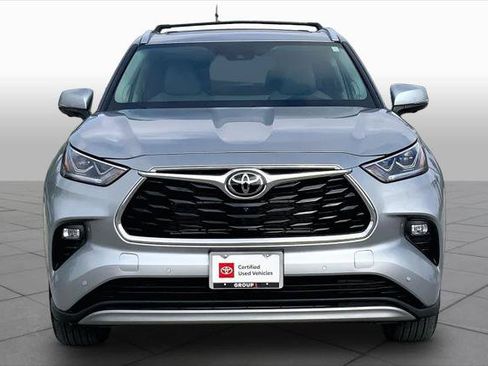 Certified 2025 Toyota Highlander Platinum AWD/4WD image 4
