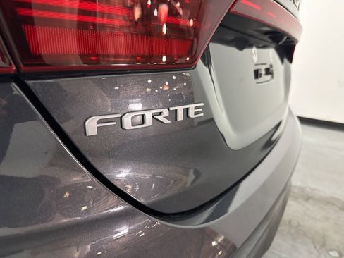 Used 2023 Kia Forte GT-Line w/ GT-Line Premium Package image 7
