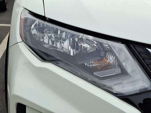 Used 2017 Nissan Rogue SL image 9