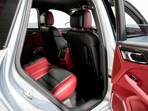 Used 2022 Porsche Macan GTS w/ Sport Chrono Package image 33