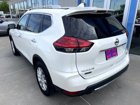 Used 2017 Nissan Rogue SV w/ SV Premium Package AWD/4WD image 2