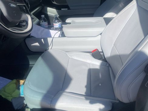 Used 2025 Ford Expedition Platinum w/ Driver's Package image 6