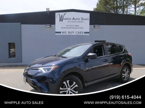 Used 2018 Toyota RAV4 LE AWD/4WD image 1