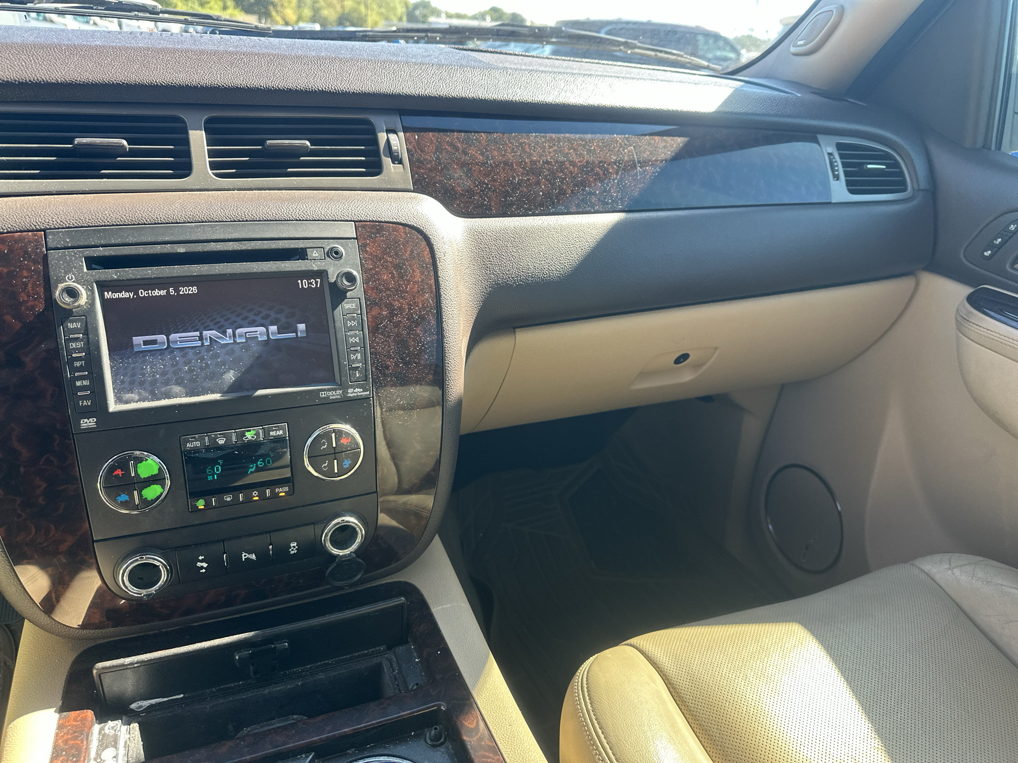 Used 2014 GMC Yukon Denali RWD image 18