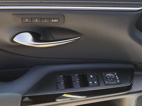 Used 2024 Lexus ES 300h w/ Technology Package FWD image 18