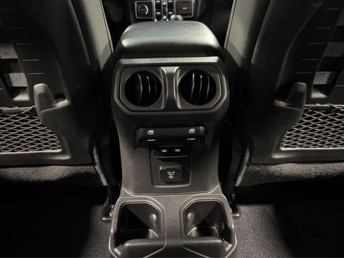 Used 2022 Jeep Wrangler Unlimited Rubicon AWD/4WD image 38