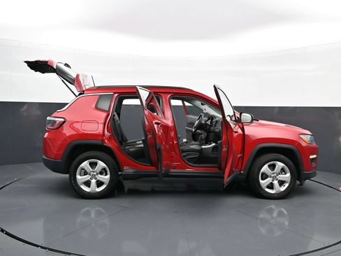 Used 2020 Jeep Compass Latitude w/ Cold Weather Group AWD/4WD image 43