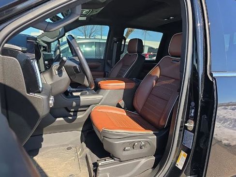 Used 2024 GMC Sierra 3500 Denali Ultimate AWD/4WD image 12