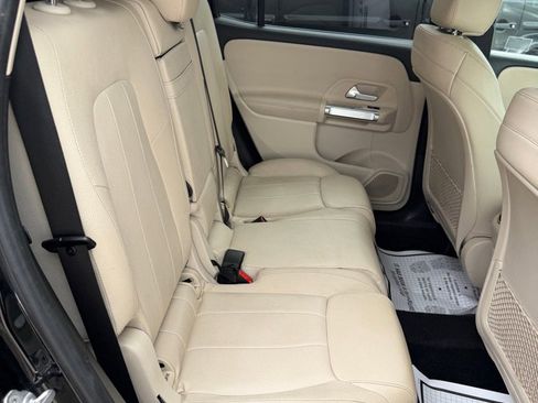 Used 2020 Mercedes-Benz GLB 250 w/ Premium Package image 18
