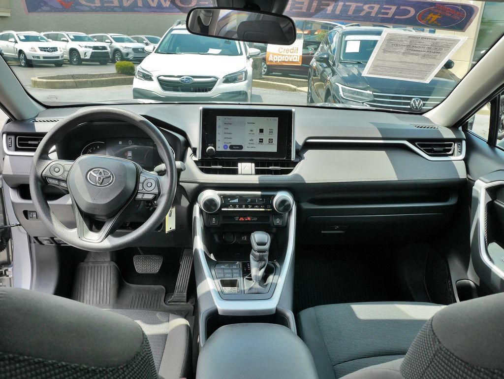 Used 2025 Toyota RAV4 LE AWD/4WD image 18