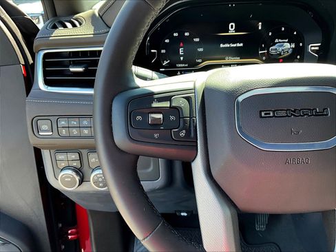 Used 2024 GMC Yukon Denali AWD/4WD image 11