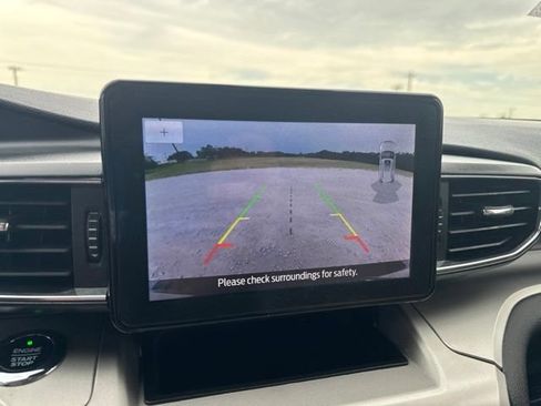 Used 2021 Ford Explorer XLT w/ Equipment Group 202A AWD/4WD image 17