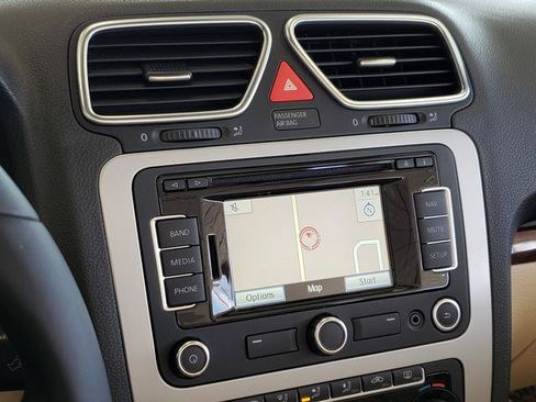 Used 2012 Volkswagen Eos Lux FWD image 21
