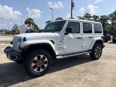 Used 2020 Jeep Wrangler Unlimited Sahara AWD/4WD image 7