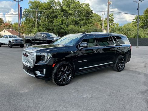 Used 2021 GMC Yukon XL Denali w/ Denali Ultimate Package AWD/4WD image 3