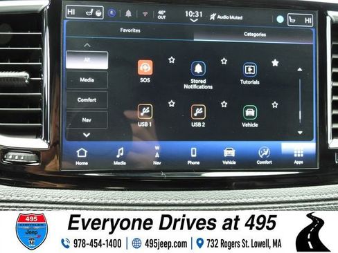 Used 2025 Chrysler Pacifica Limited FWD image 29