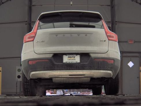 Used 2024 Volvo XC40 B5 Core AWD/4WD image 9