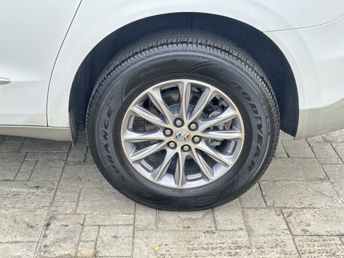 Used 2024 Buick Enclave Essence image 18