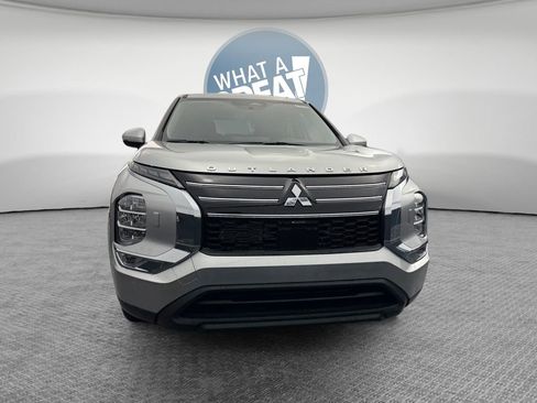 New 2026 Mitsubishi Outlander ES image 9