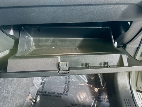 Used 2024 Volvo XC40 B5 Plus w/ Climate Package image 32