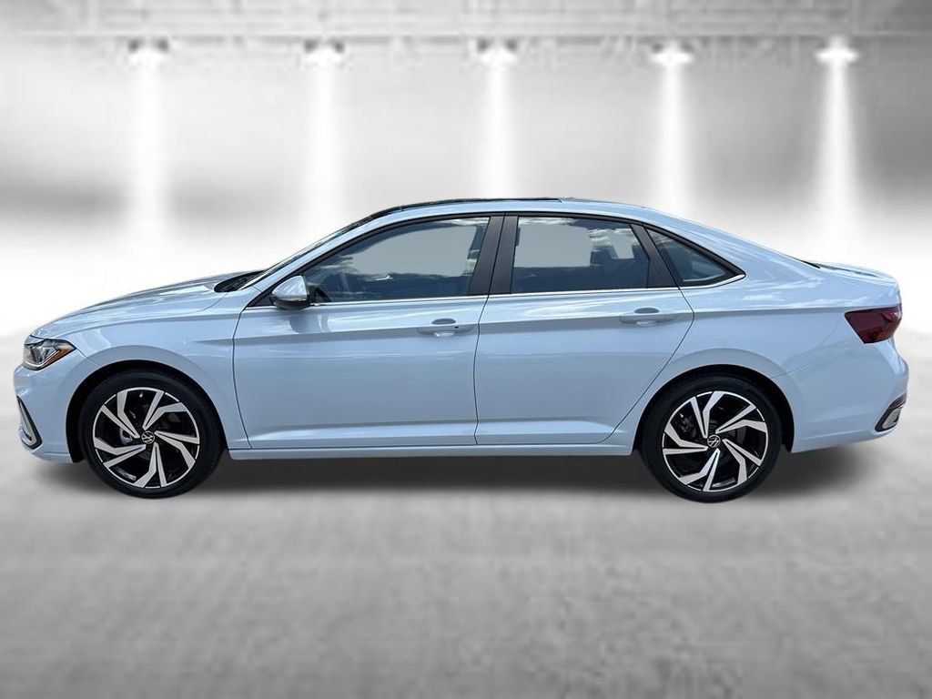 Certified 2025 Volkswagen Jetta SEL FWD image 5