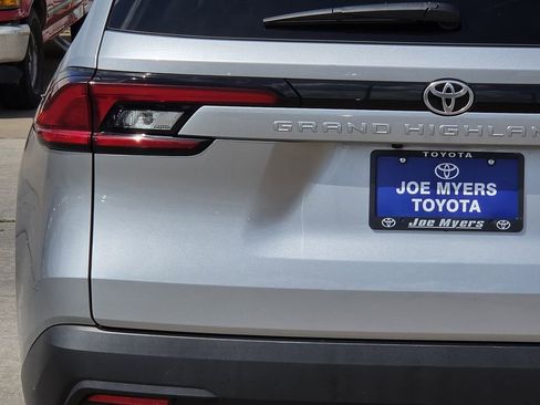 Used 2025 Toyota Grand Highlander FWD image 10