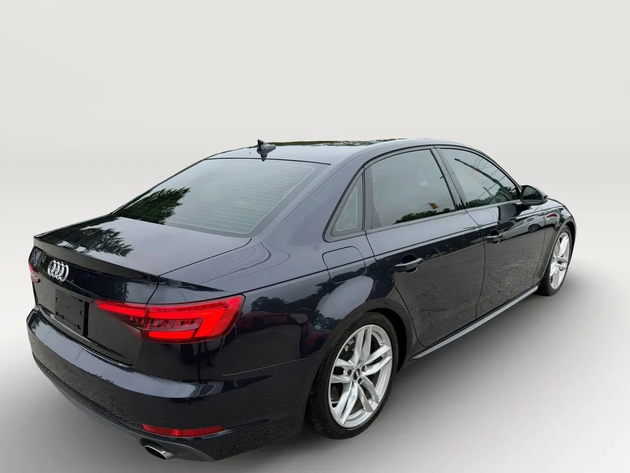 Used 2017 Audi A4 2.0T Ultra Premium w/ Convenience Package FWD image 3